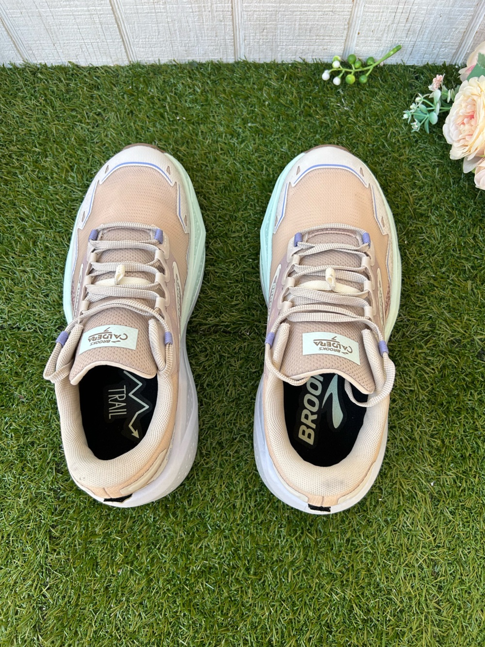 Brooks Caldera 7 Women Trail Shoe Beige Mint Brown COLOR Chateau Grey/White Sz 9 - Picture 11 of 16